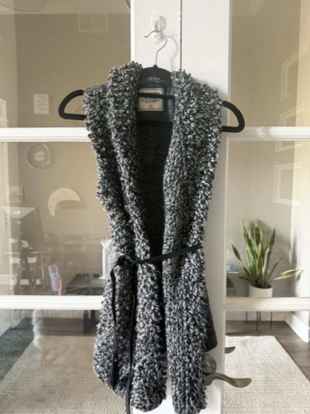 Abercrombie & Fitch Gray Boucle Knit Belted Sweater Vest Womens XS Shawl Collar